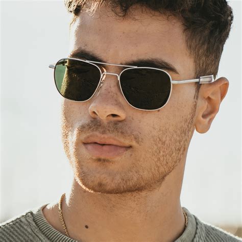 AO Original Pilot Sunglasses® .